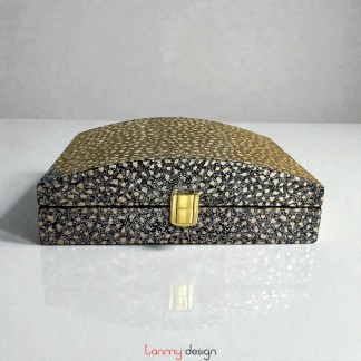 Curved lacquer box attached with eggshell 14*24 cm